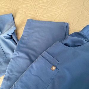 Medium figs scrub set